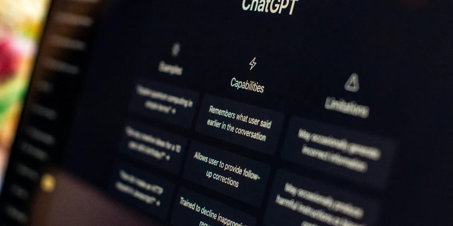 Nahaufnahme eines Computerbildschirms mit einer geöffneten KI-Chatoberfläche