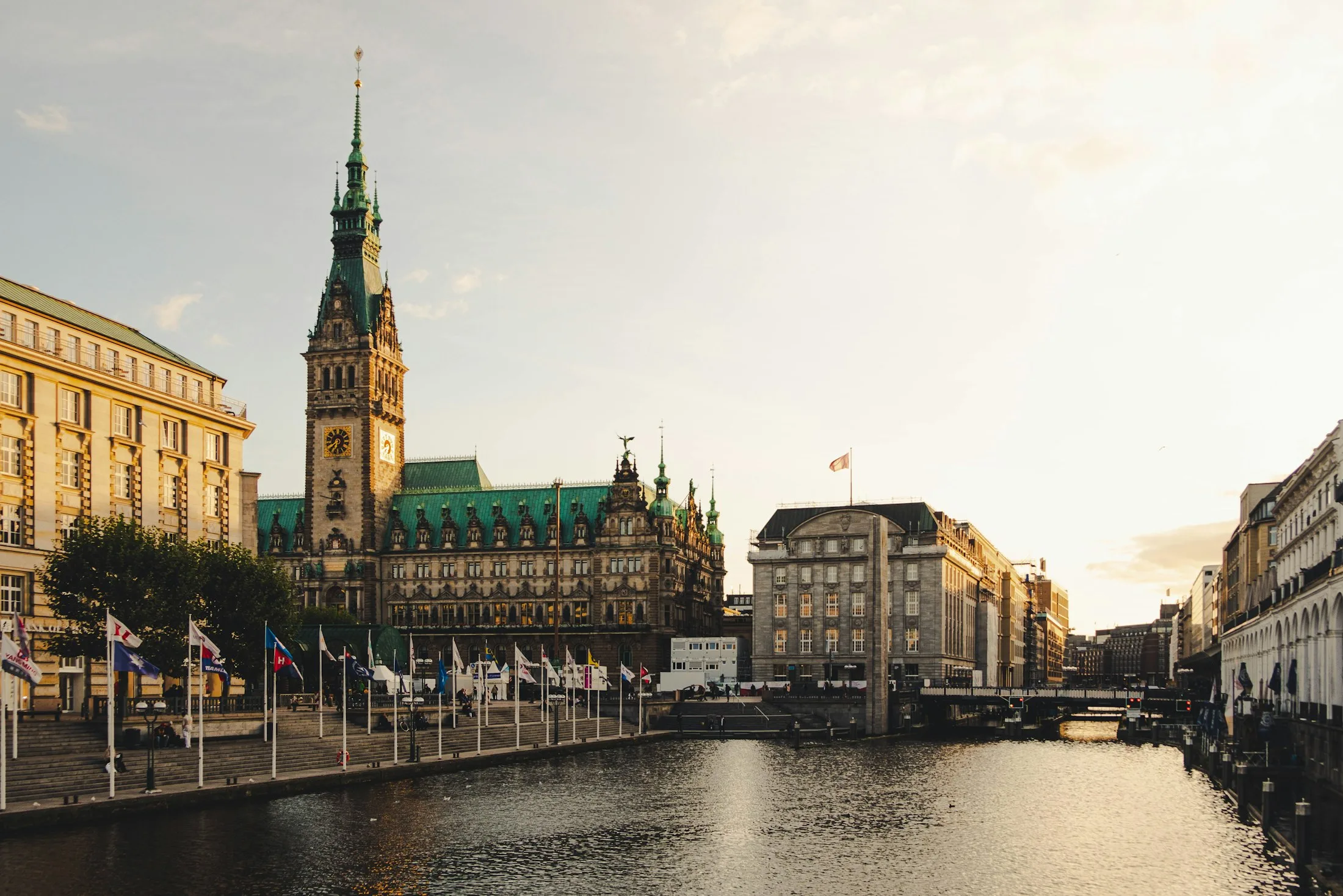 Hamburg Speicherstadt- und Wasseransicht als Hero-Bild für den Abiturartikel